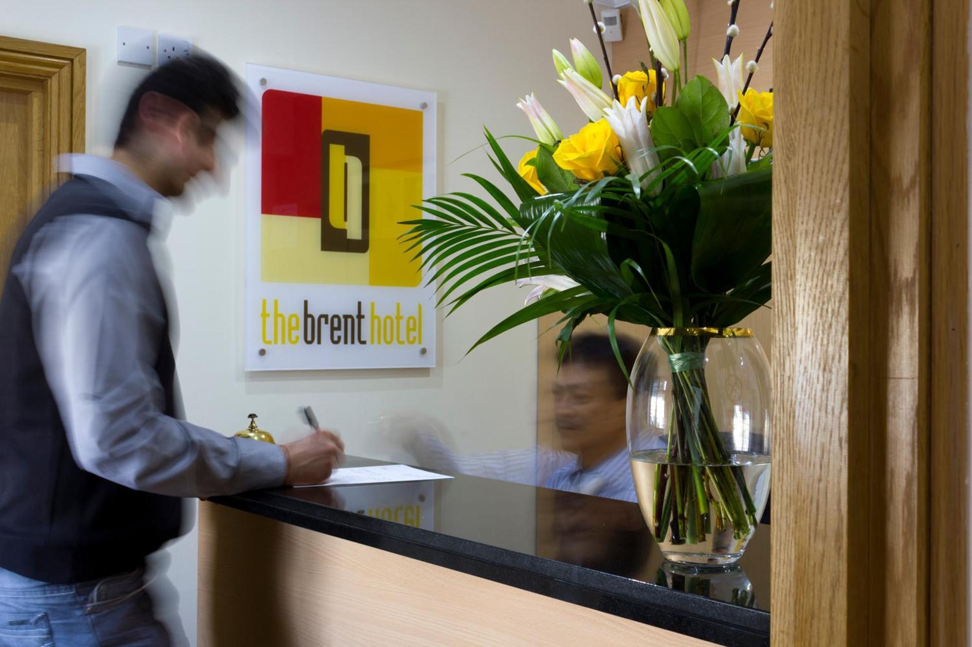 The Brent Hotel - London - Wembley Харроу Экстерьер фото