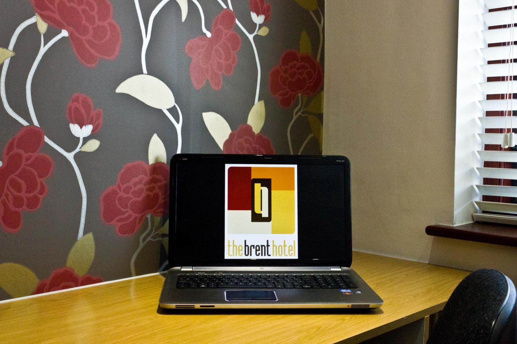 The Brent Hotel - London - Wembley Харроу Экстерьер фото