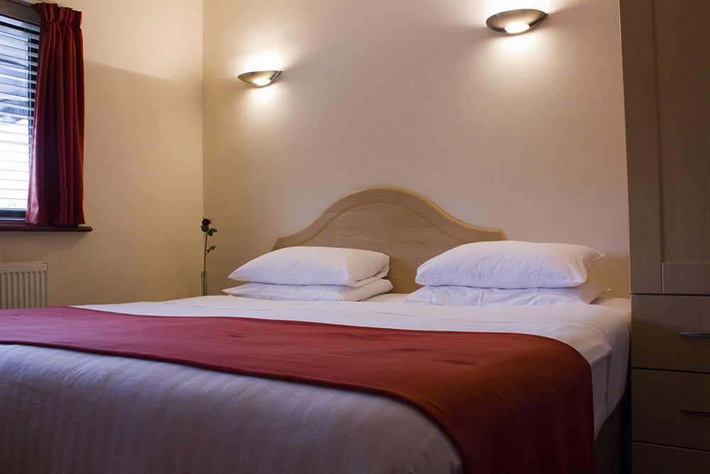 The Brent Hotel - London - Wembley Харроу Экстерьер фото